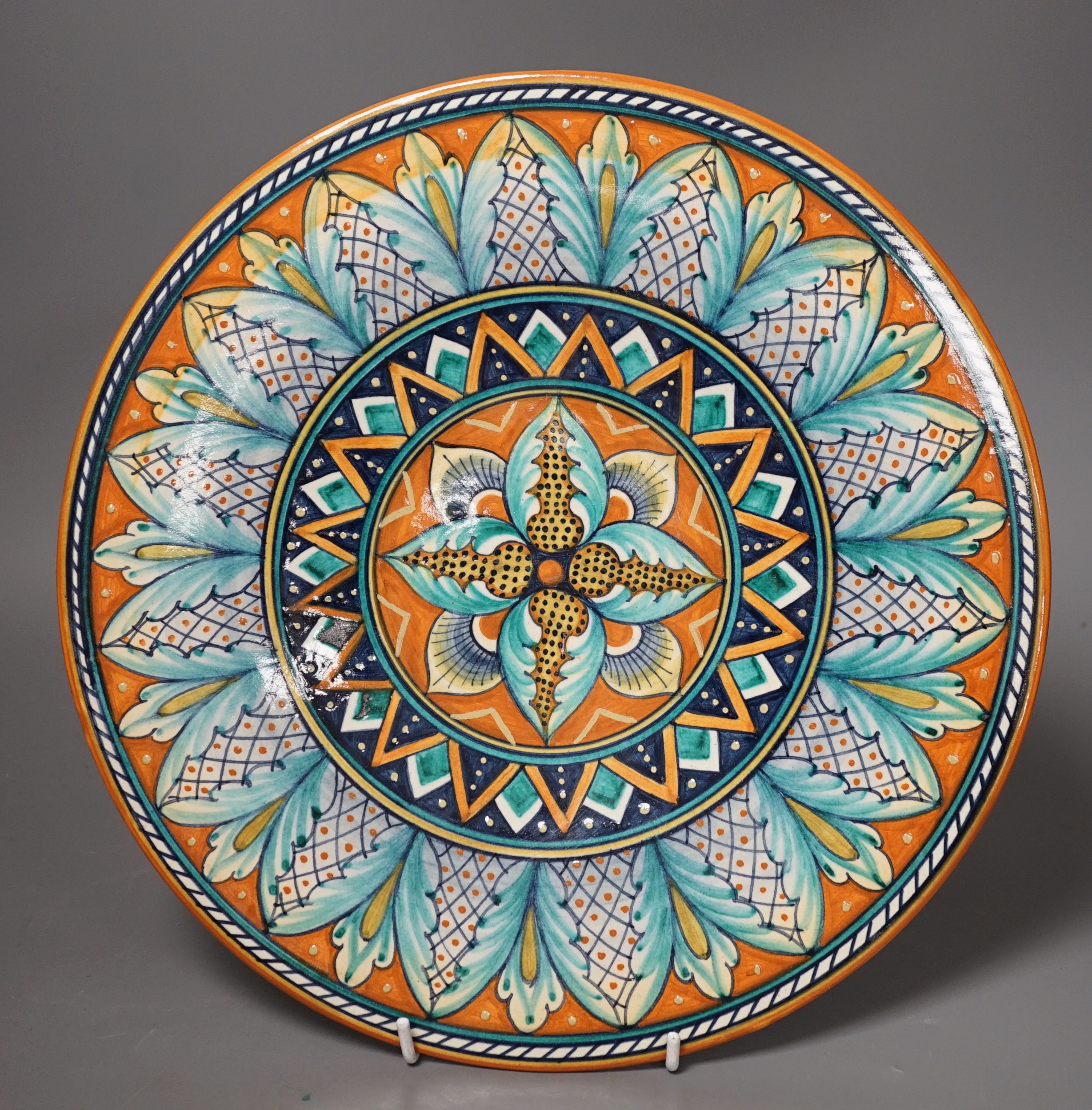 A Liana Binaglia Italian maiolica dish, 31cm diameter